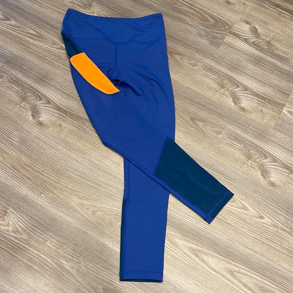 *NWOT* Zyia light n tight 7/8 pocket leggings